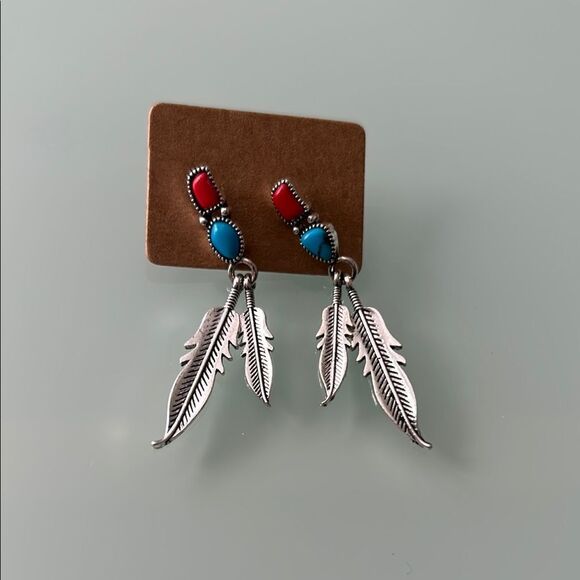 Silver Feather Earrings A946 - Picture 2 of 2